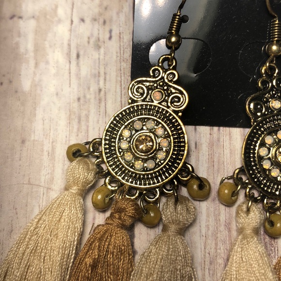 Boho dangling earrings NWT - Picture 2 of 5